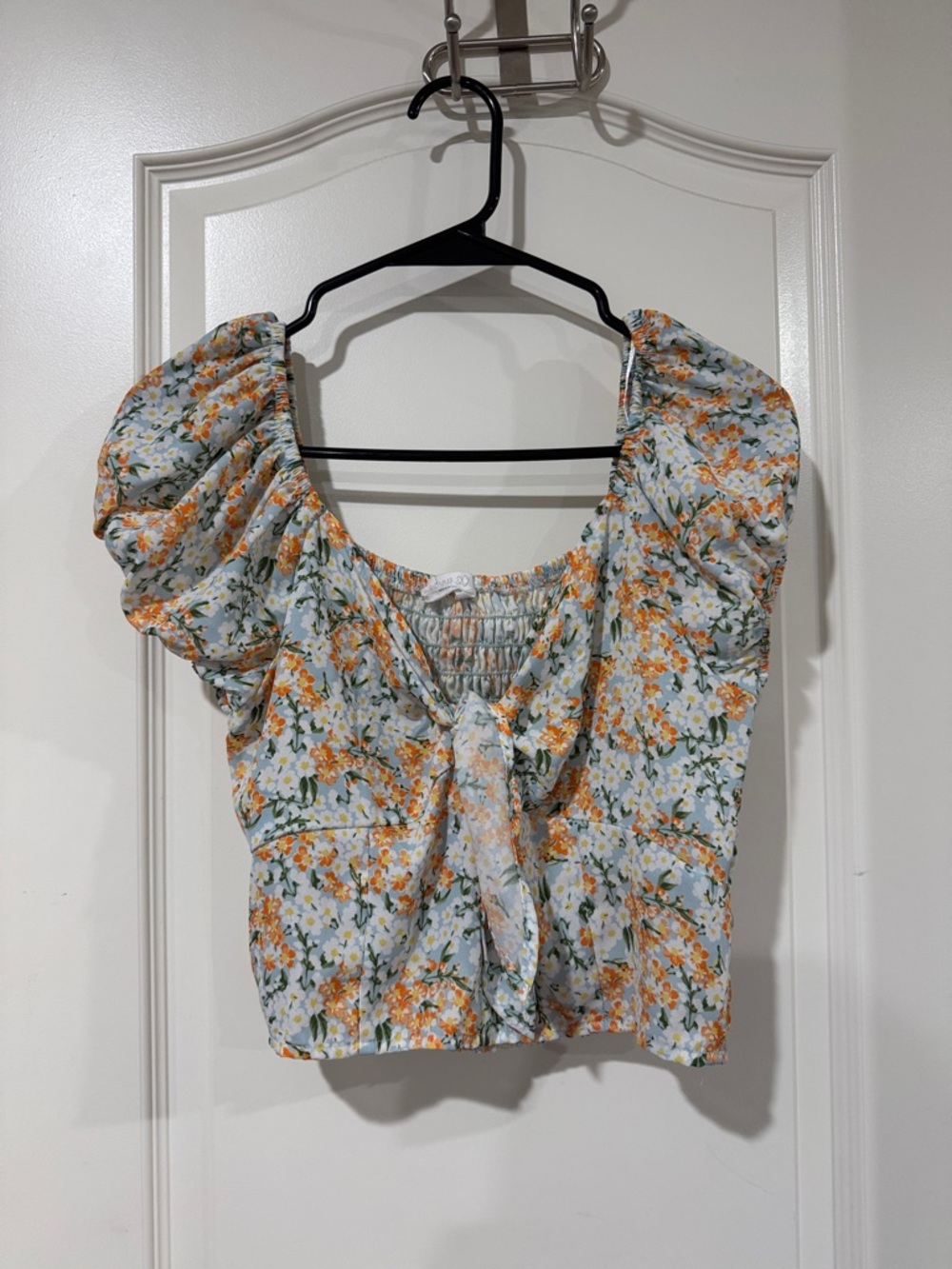 Sienna Sky Light Blue & Orange Floral Tie-Front Puff Sleeve Crop Top / AA31